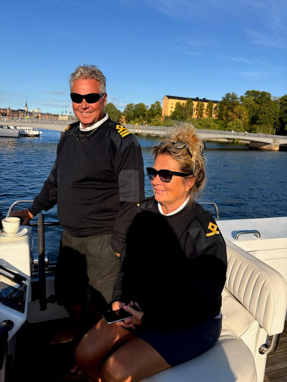Kapten och besättning ombord på M/Y SeaLife